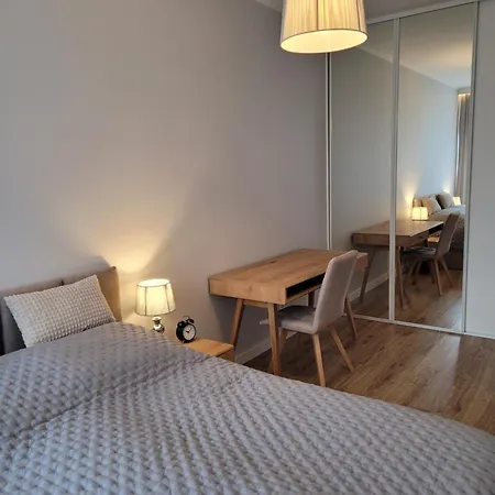 Wilda Corner Street View Апартаменты *