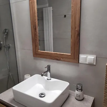 Wilda Corner Street View Апартаменты *